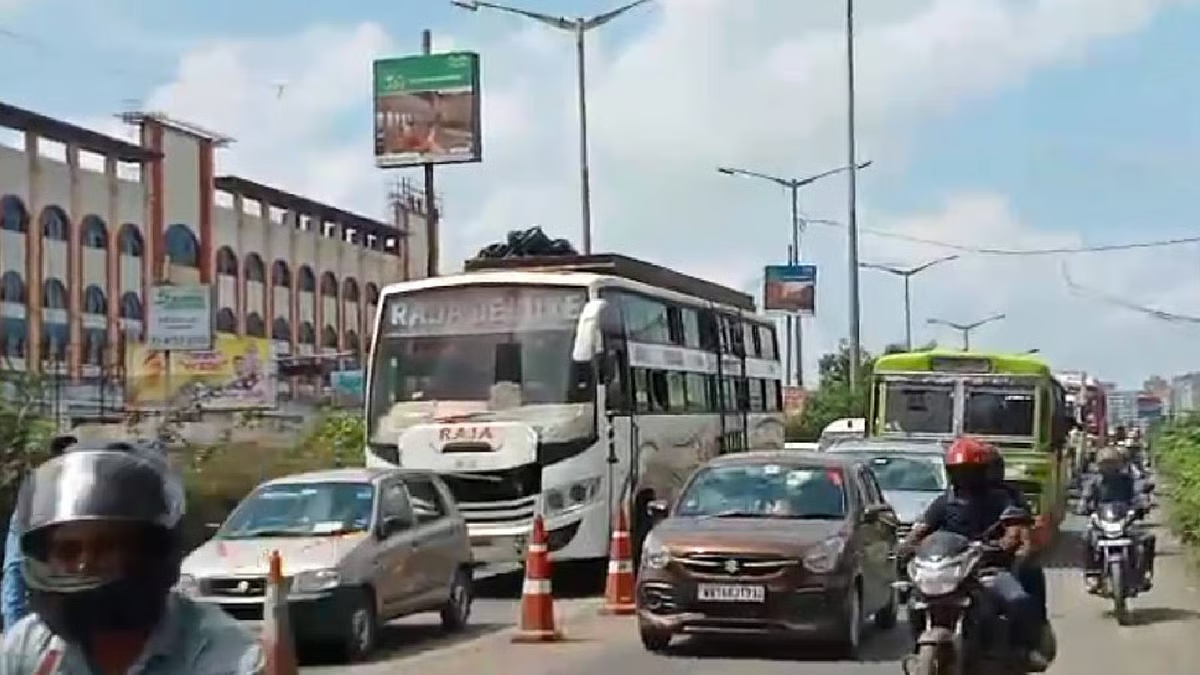 कोना एक्सप्रेसवे पर भारी जाम, रोजमर्रा के यात्री परेशान