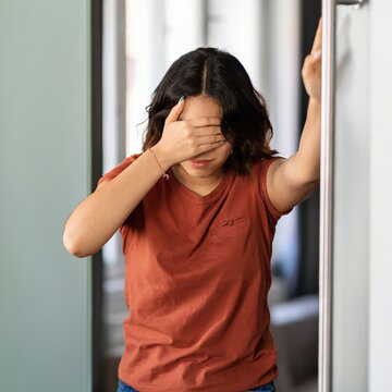 अचानक आंखों के सामने अंधकार, सिर घूमना, शरीर में कमजोरी – क्या किसी रोग का संकेत है?