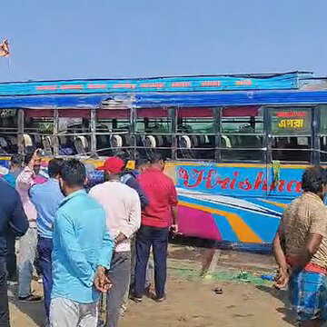 ओवरटेक करने के चक्कर में हुआ हादसा! यात्रीवाही बस पलटने से 1 की मौत, कई घायल