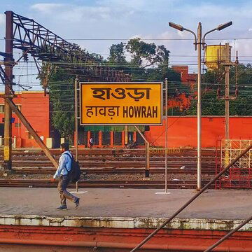 हावड़ा स्टेशन पर खड़ी ट्रेन में यात्री से करोड़ों के गहनों की लुट, सुरक्षा व्यवस्था पर उठे सवाल