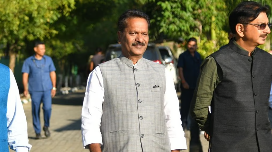 'फूलगोभी' की पोस्ट के जरिए भागलपुर नरसंहार का इशारा! असम के मंत्री की पोस्ट को लेकर विवाद