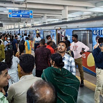 कल कोलकाता मेट्रो की ब्लू और ग्रीन लाइन पर कम मिलेगी मेट्रो सेवाएं