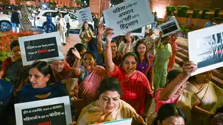 महिला आरक्षण बिल अटका तो NDA का आक्रामक रुख, देशभर में आंदोलन की तैयारी