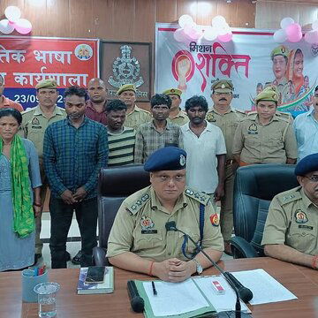 देवी दुर्गा के बारे में अश्लील गाने के आरोप में लोक गायिका सरोज सरगम पति सहित गिरफ्तार