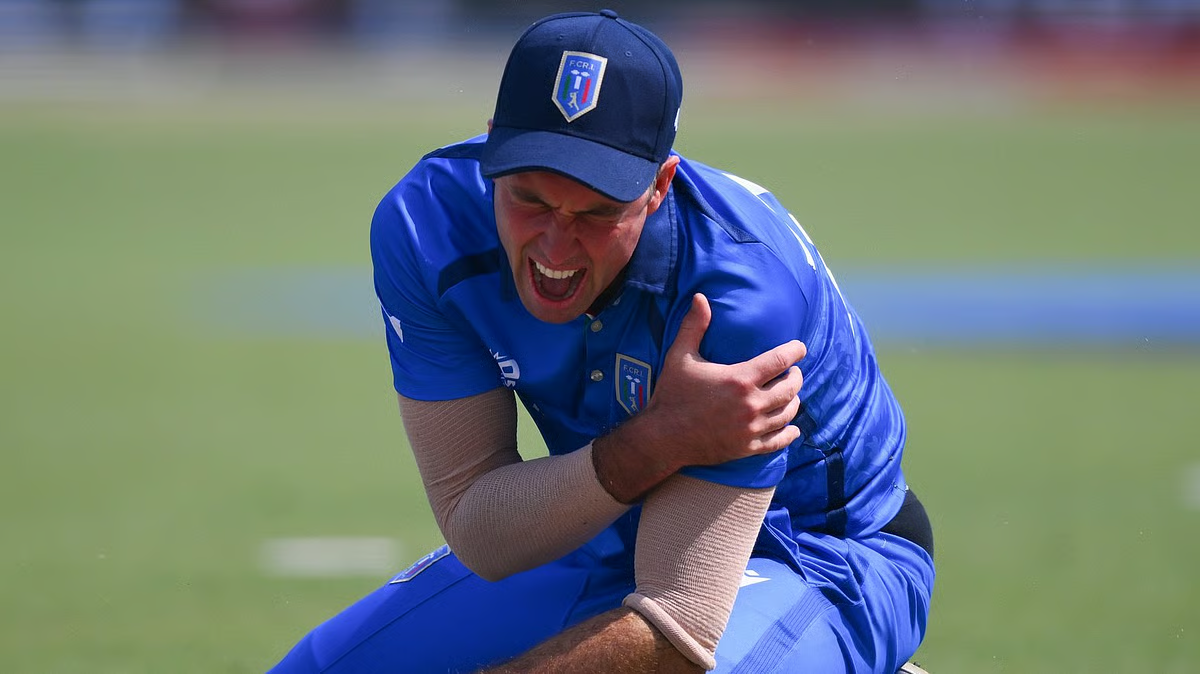 डेब्यू मैच में टूटा इटली का हौसला, कप्तान वेन मैडसेन कंधे की चोट से मैदान छोड़ने को हुए मजबूर