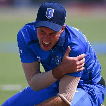 डेब्यू मैच में टूटा इटली का हौसला, कप्तान वेन मैडसेन कंधे की चोट से मैदान छोड़ने को हुए मजबूर