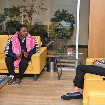 बांग्लादेशी होने के संदेह में महाराष्ट्र की जेल में बंद दो प्रवासी मजदूरों को मिली जमानत, दोनों से मिले अभिषेक बनर्जी