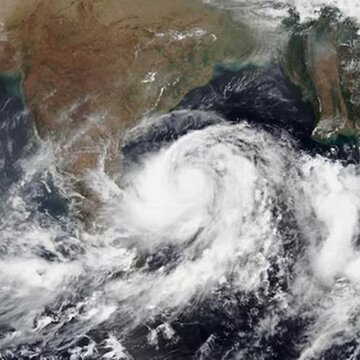 चक्रवाती तूफान 'सेनयार' ने बदली दिशा : 180 डिग्री घूमकर बढ़ रहा है इंडोनेशिया की तरफ, क्या खतरा टला?