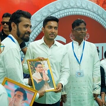 विजया सम्मेलनी में शुभकामनाएं देने के साथ ही अभिषेक बनर्जी कर रहे हैं समस्याओं का भी समाधान