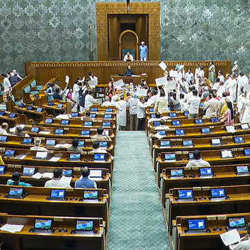 ‘बापू’ का नाम मिटाने की दिशा में एक और कदम! भारी हंगामे के बीच लोकसभा में G Ram G बिल पारित