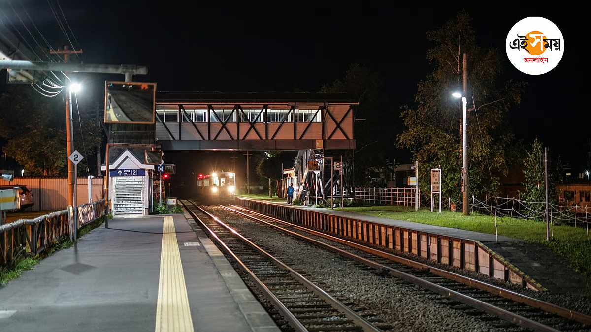 प्लेटफॉर्म छोड़ते ही पैसेंजर ट्रेन के इंजन में लगी आग, फिर क्या हुआ?