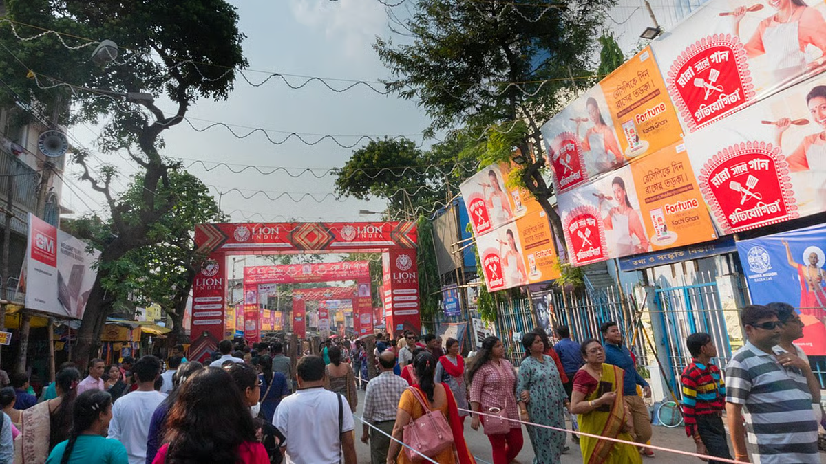 कोलकाता में दुर्गा पूजा पास को लेकर फर्जीवाड़े का आरोप, पुलिस में शिकायत दर्ज करवाने का फैसला