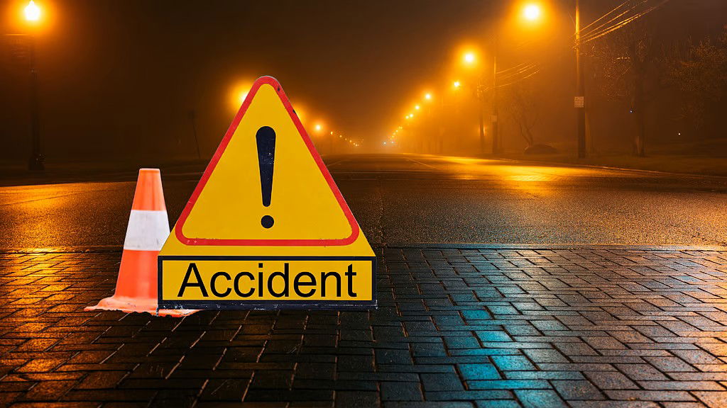 मां का शव घर ले जाते समय भयानक हादसा, बेटा समेत 3 मारे गये