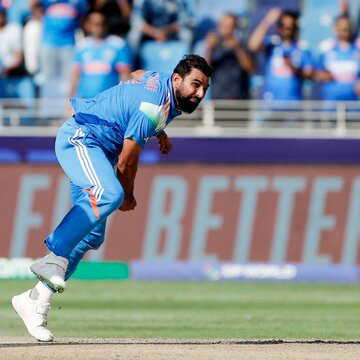 भारतीय तेज़ गेंदबाज मोहम्मद शमी SIR सुनवाई के लिए कोलकाता पहुंचे