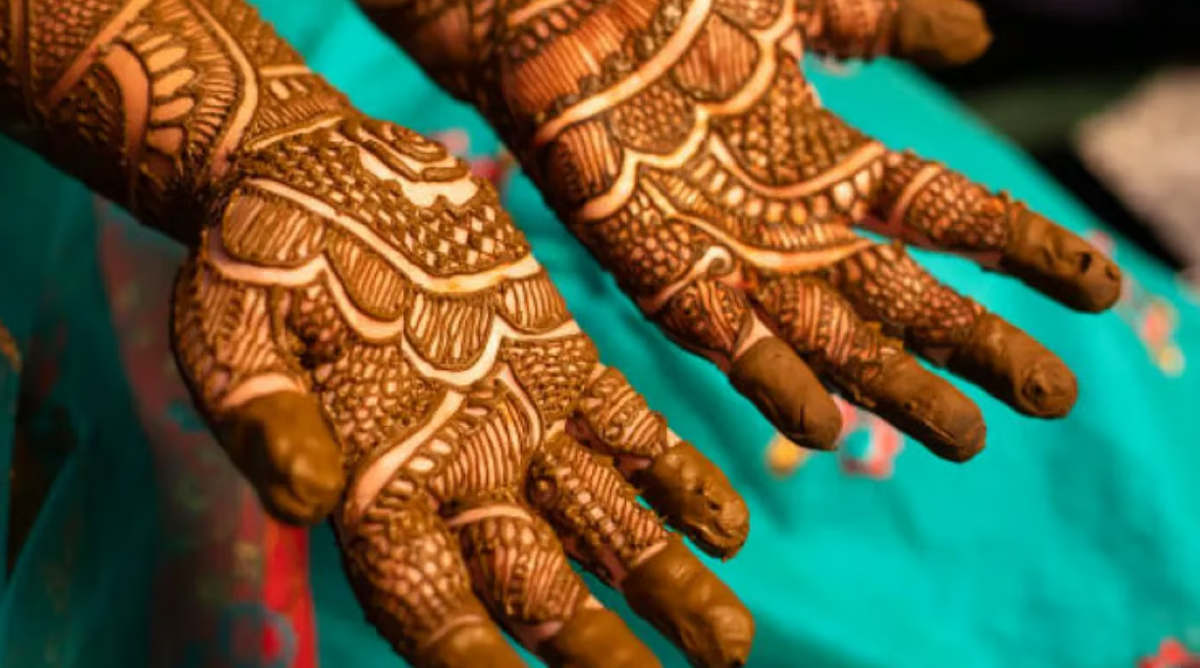 हाथों की मेहंदी को बनाएं गहरा और लंबे समय तक टिकाऊ