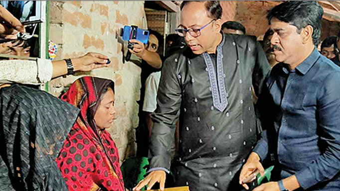 अभिषेक बनर्जी की टीम घर-घर जाकर दे रही है लोगों को भरोसा - 'हम हमेशा आपके साथ हैं'!