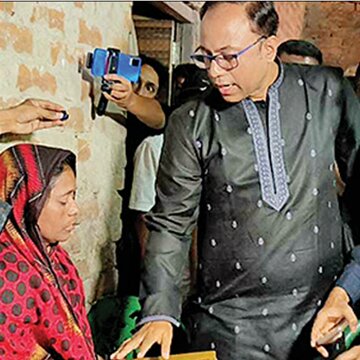 अभिषेक बनर्जी की टीम घर-घर जाकर दे रही है लोगों को भरोसा - 'हम हमेशा आपके साथ हैं'!