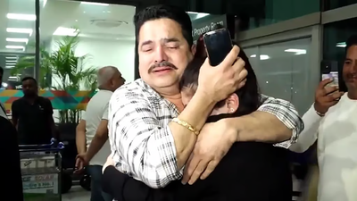 अबूधाबी से लौटे भारतीय यात्रियों ने कहा - अब खुद को महसूस कर रहा हूं सुरक्षित