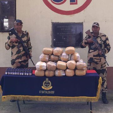 सीमा पर मादक पदार्थों की तस्करी विफल, 64 किलो गांजा बरामद