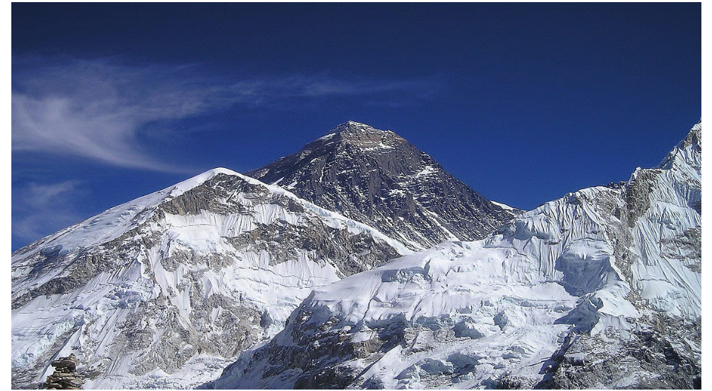 माउंट एवरेस्ट पर हिमस्खलन, पर्वत के ढलान पर फंसे करीब 1000 पर्वतारोही