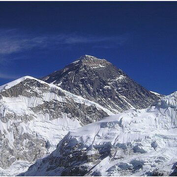 माउंट एवरेस्ट पर हिमस्खलन, पर्वत के ढलान पर फंसे करीब 1000 पर्वतारोही