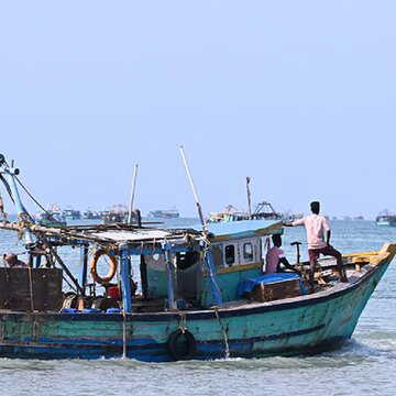 बांग्लादेशी जहाज से टकराकर डूबा नामखाना का ट्रॉलर, 5 मछुआरे अभी भी लापता