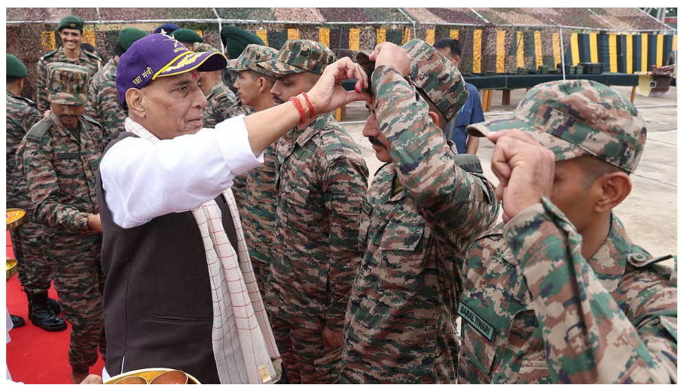 राजनाथ ने सर क्रीक को लेकर पाक को चेतावनी दी, कहा-'इतिहास और भूगोल दोनों बदल जाएंगे'