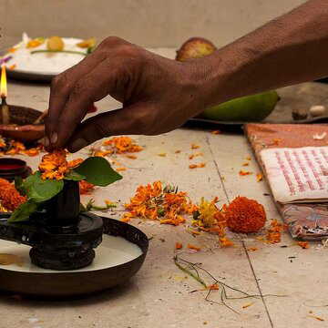 महाशिवरात्रि पर घर पर ही पूजा करेंगे ? कौन सा शिवलिंग पूजा करने के लिए शुभ है, कौन सा अशुभ ?