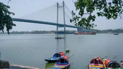 कोलकाता समेत बंगाल में बदलेगा मौसम: तूफानी बारिश और आंधी का अलर्ट, तापमान में गिरावट तय