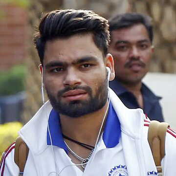 विश्व कप के बीच अचानक घर लौटे रिंकू सिंह, ऐसा क्या हो गया?