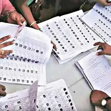 यूपी में दो करोड़ पांच लाख वोटर्स के कट गए नाम, SIR के बाद फाइनल वोटर लिस्ट जारी