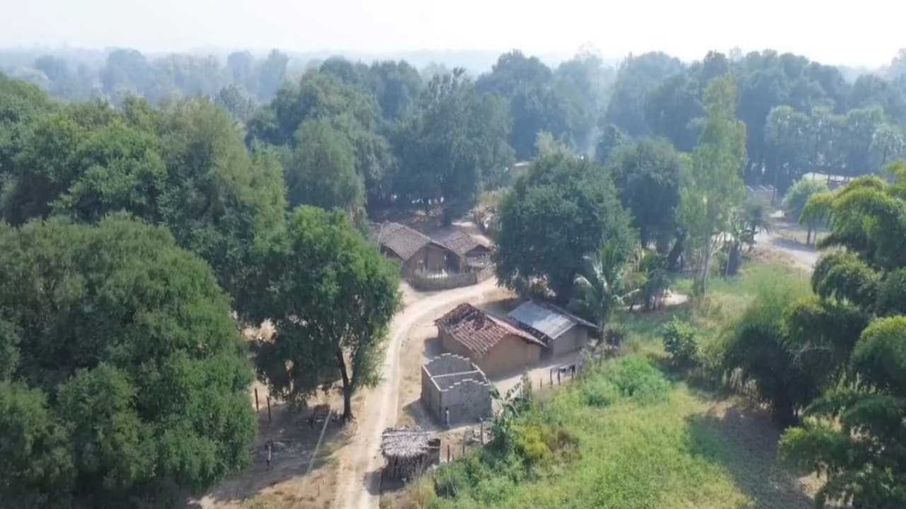 सुकमा का बड़सेत्ती बना छत्तीसगढ़ का पहला नक्सल-रहित गांव, शांति और विकास की नई कहानी