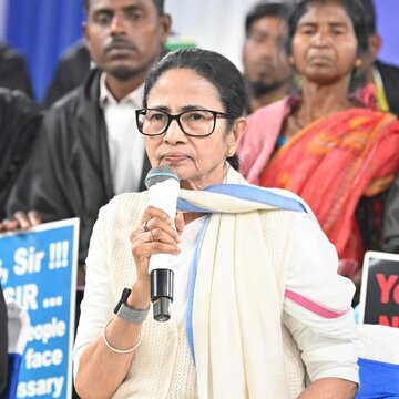 बाड़ के लिए जमीन देने में समस्या नहीं लेकिन पहले केंद्र वापस ले अपना 'मनमना' फैसला : ममता बनर्जी