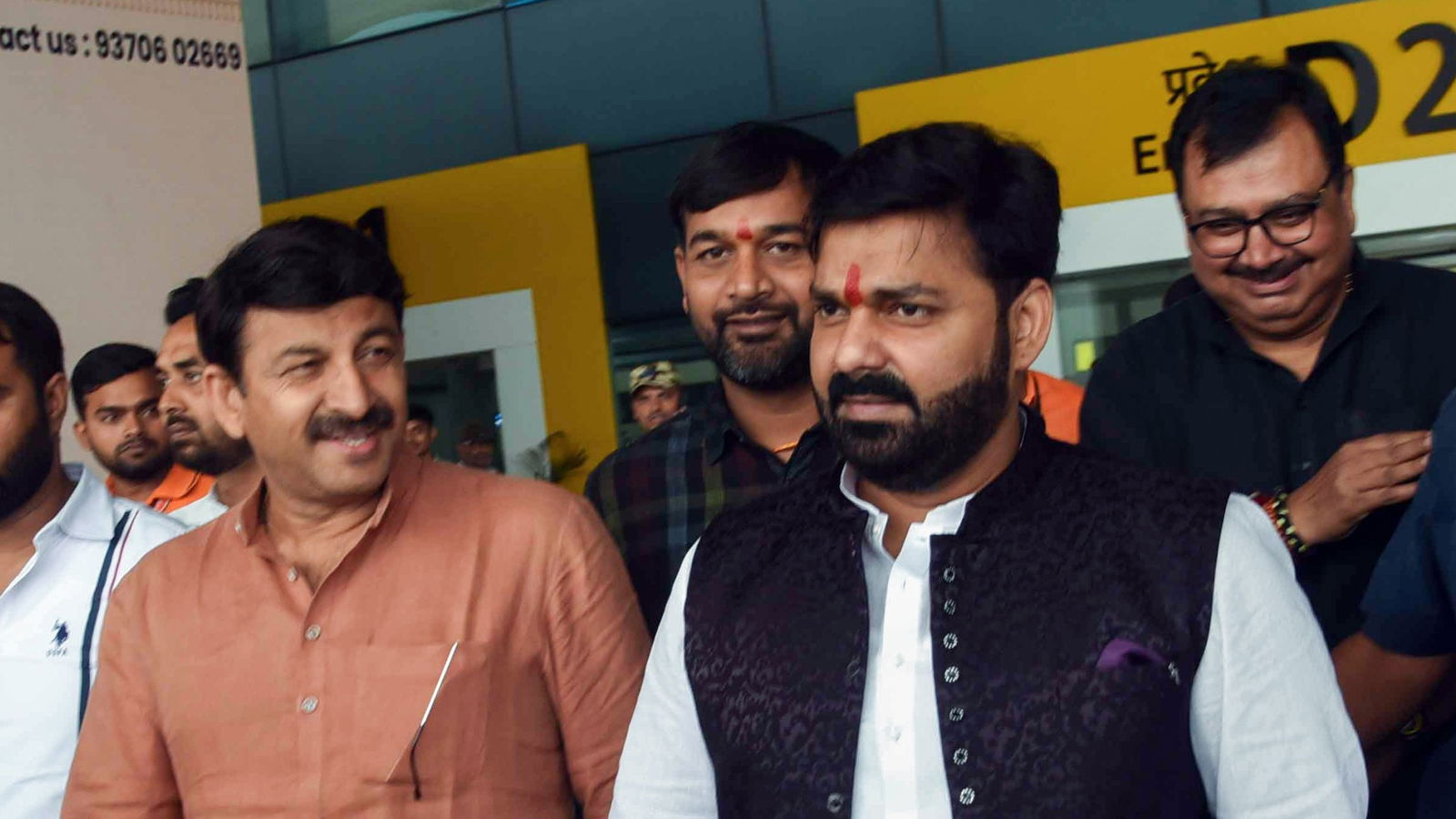 डुमराँव में राजद कार्यकर्ताओं ने हमारे काफिले की गाड़ियों पर डंडे चलाये, गालियां दीं-सांसद मनोज तिवारी