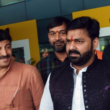 डुमराँव में राजद कार्यकर्ताओं ने हमारे काफिले की गाड़ियों पर डंडे चलाये, गालियां दीं-सांसद मनोज तिवारी