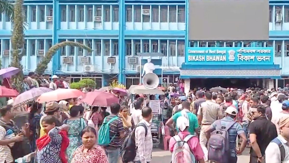 अपनी कई मांगों के समर्थन में फिर से SLST अभ्यर्थियों का विकास भवन अभियान