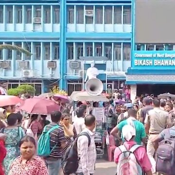 अपनी कई मांगों के समर्थन में फिर से SLST अभ्यर्थियों का विकास भवन अभियान