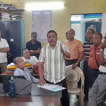 स्वास्थ्य बीमा एजेंटों के कमीशन में कटौती, बुजुर्गों के बीमा पर संकट के आसार