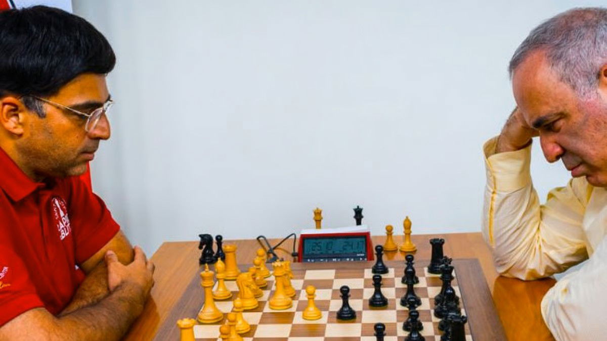 शतरंजः आज फिर आनंद-कास्परव, मुकाबले का रोमांच बढ़ रहा है, रात साढ़े दस बजे पहला खेल शुरू