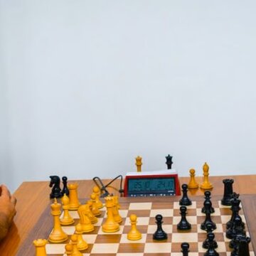 शतरंजः आज फिर आनंद-कास्परव, मुकाबले का रोमांच बढ़ रहा है, रात साढ़े दस बजे पहला खेल शुरू