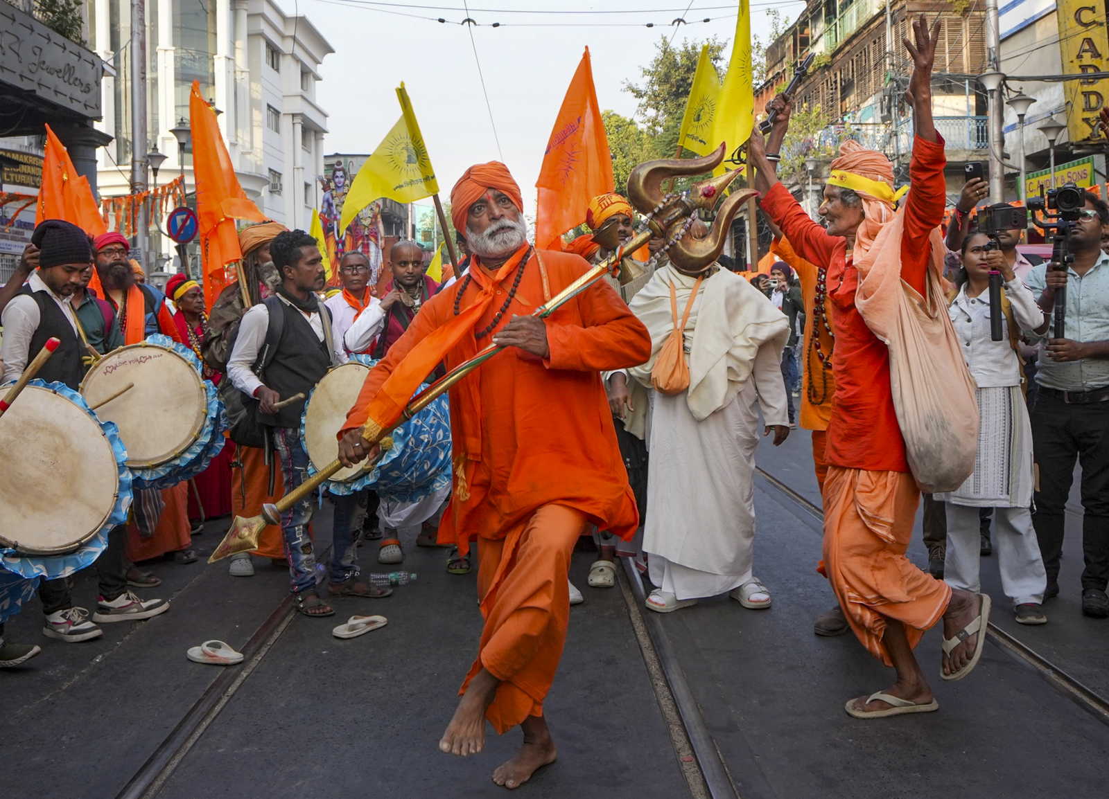 बाबरी मस्जिद बरसी पर राजनीति की नई पटकथा-अयोध्या में शांति, बंगाल में उबाल