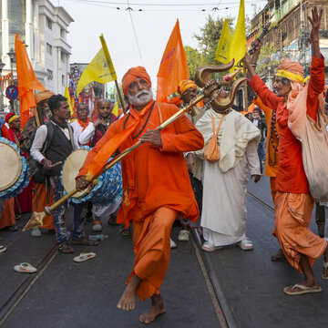 बाबरी मस्जिद बरसी पर राजनीति की नई पटकथा-अयोध्या में शांति, बंगाल में उबाल