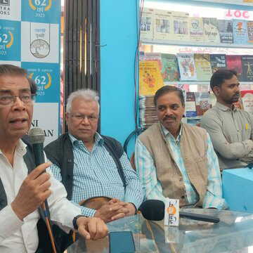 वाणी प्रकाशन के स्टाल पर सजा काव्य पाठ का उत्सव, कविताओं ने जोड़ा पाठक, लेखक और समाज