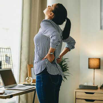 पीठ और कमर दर्द से परेशान? दिन की शुरुआत और अंत में ये दो काम करें