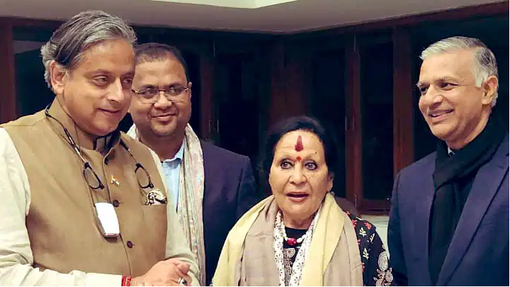 वैश्विक शिक्षा की दौड़ में भारत अभी पीछे, बुनियादी निवेश जरूरी: शशि थरूर