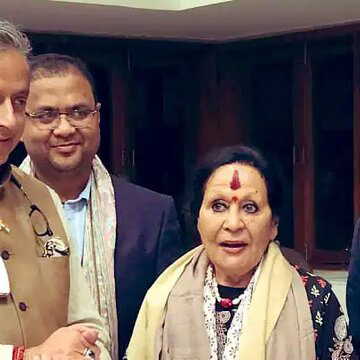 वैश्विक शिक्षा की दौड़ में भारत अभी पीछे, बुनियादी निवेश जरूरी: शशि थरूर