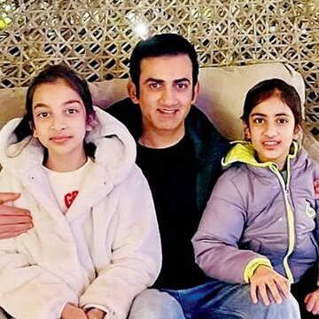 ‘जीजी’ का दिलचस्प मामला: सफेद गेंद में सुरक्षित, लाल गेंद में अनिश्चित