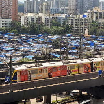 मुंबई मेट्रो के यात्रियों को अब मिलेगी लॉकर की सुविधा, कैसे बुक कर सकेंगे और कितना किराया? Details