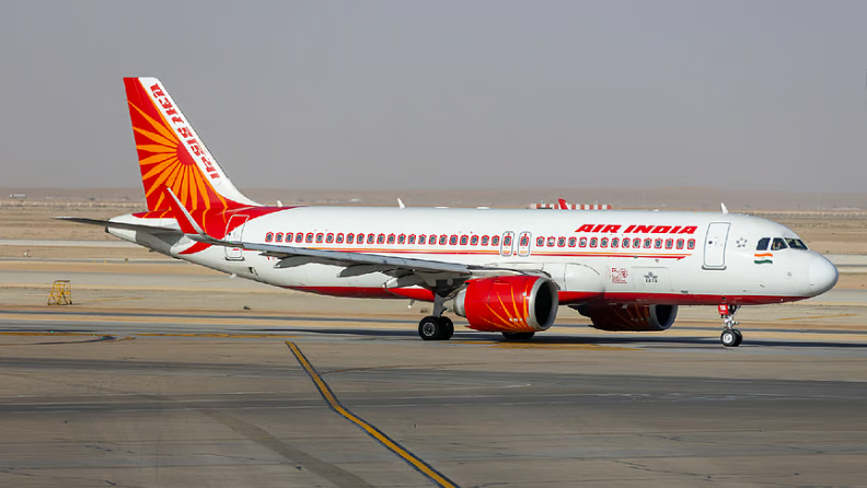 टोरंटो से दिल्ली आ रही एयर इंडिया की उड़ान को बम धमकी; विमान सुरक्षित रूप से राष्ट्रीय राजधानी में उतरा