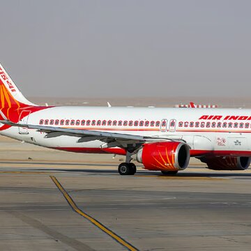 टोरंटो से दिल्ली आ रही एयर इंडिया की उड़ान को बम धमकी; विमान सुरक्षित रूप से राष्ट्रीय राजधानी में उतरा